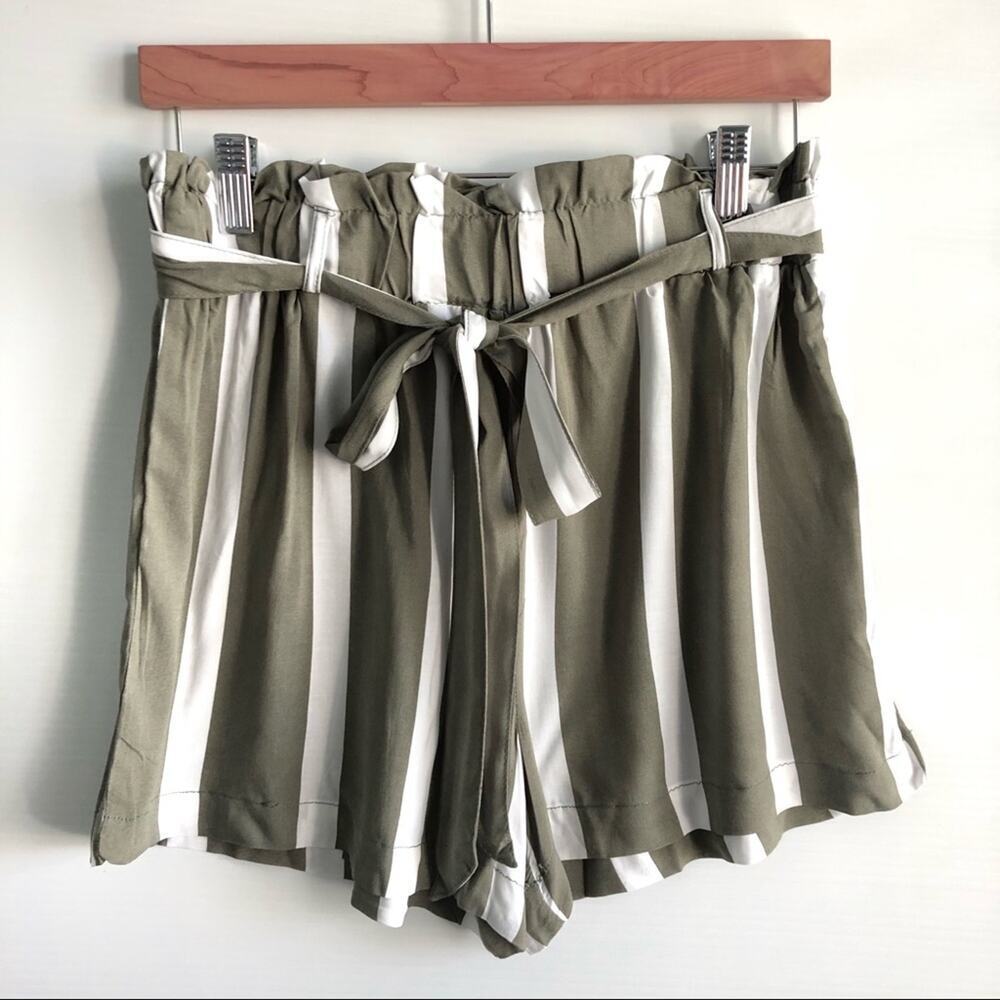 Dizzy Gal high waisted tie waist shorts